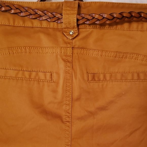 True Collection Shorts - Picture 8 of 10